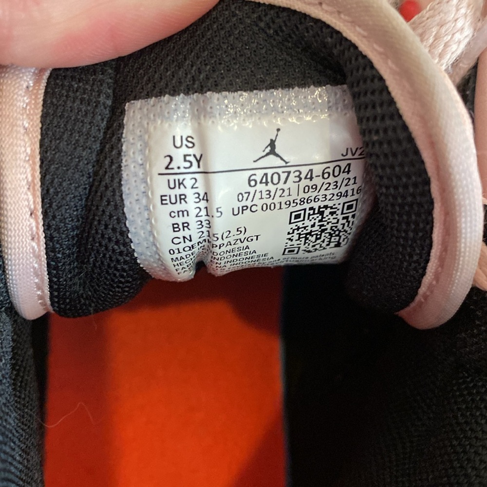 Jordan 1 Mid - Picture 6 of 6